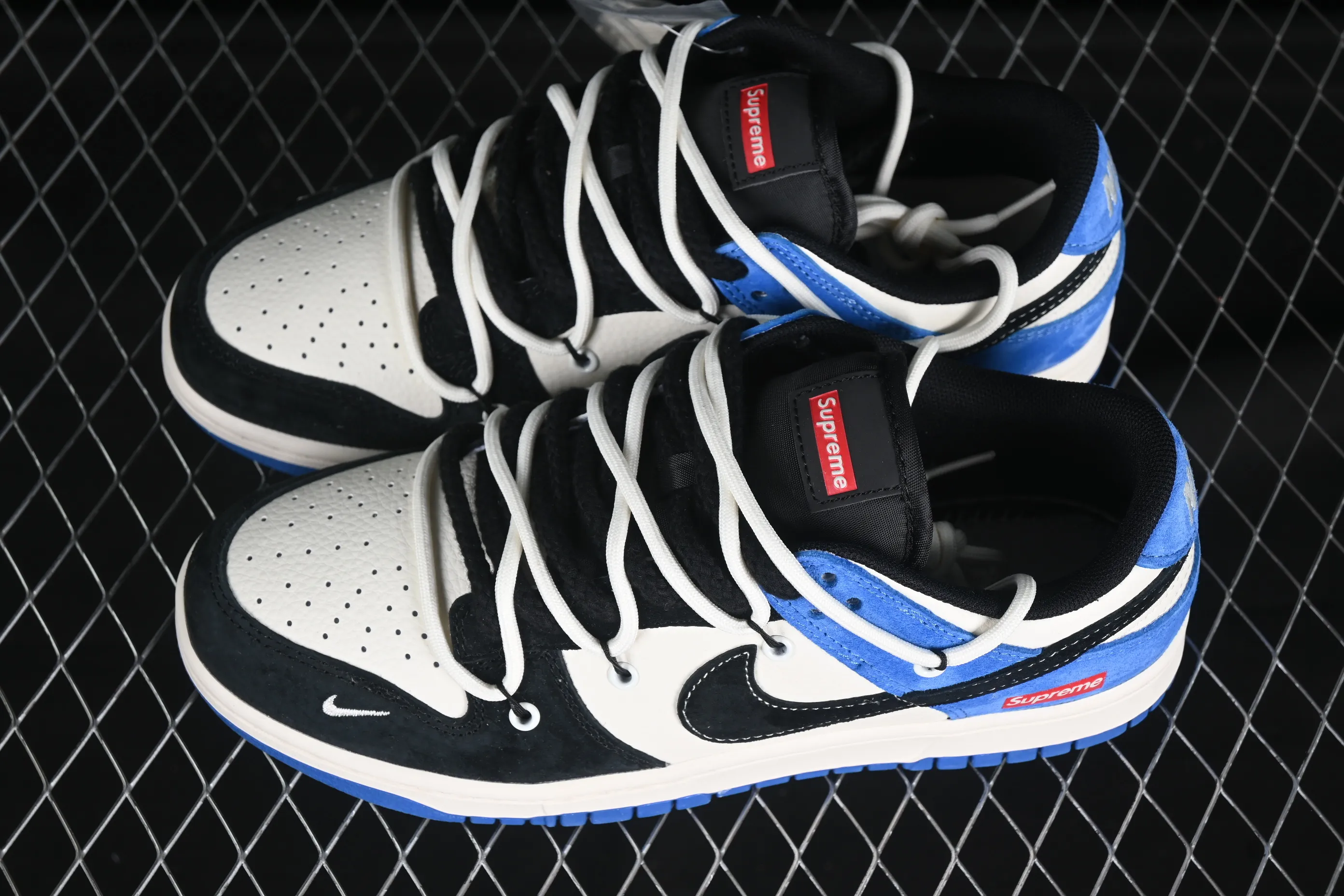 All Categories Nk SB Dunk Series Nk SB Dunk Low High-end Customized Low-top Shoes Nike SB Dunk Low Sup Series Straps Black, White, and Black Hook Anniversary High-end Customized Low-top Casual Shoes YX5066-271